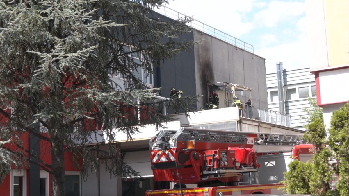 Bolzano, incendio allo stabilimento della Koch