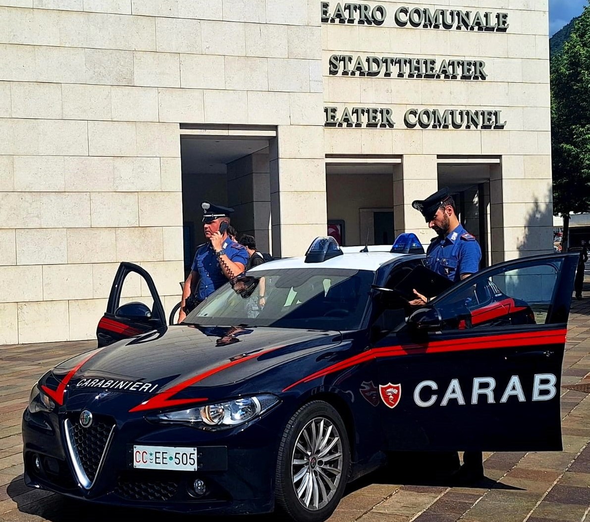 Carabinieri-in-piazza-Verdi-1