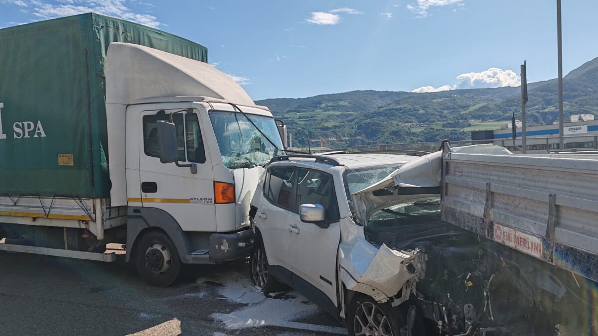 FOTO-incidente-in-tangenziale1-aspect-ratio-1200-675