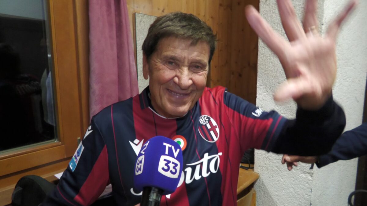 Tifo da stadio per il concerto di Morandi al ritiro del BolognaFC