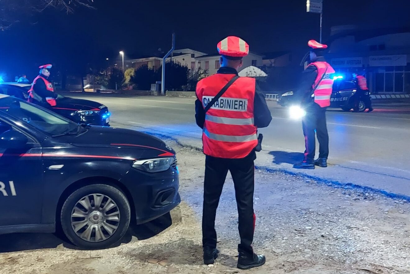 FOTO-controlli-carabinieri-aspect-ratio-1319-880