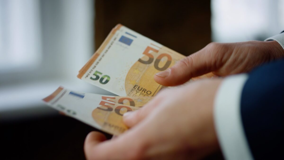 Conti correnti, approvata una proposta di legge per l’inclusione finanziaria