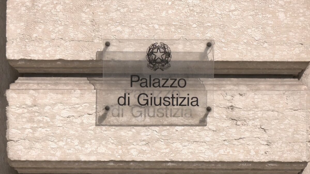 FOTO-nuove-molestie-sessuali-prete-1-aspect-ratio-1200-675