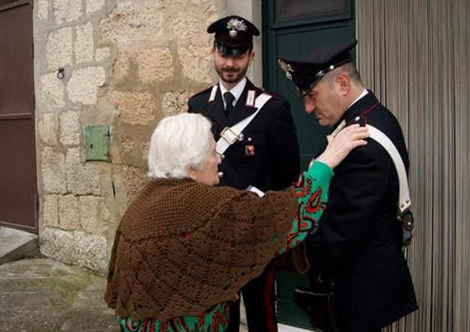 FOTO truffe finto carabiniere stenico 1