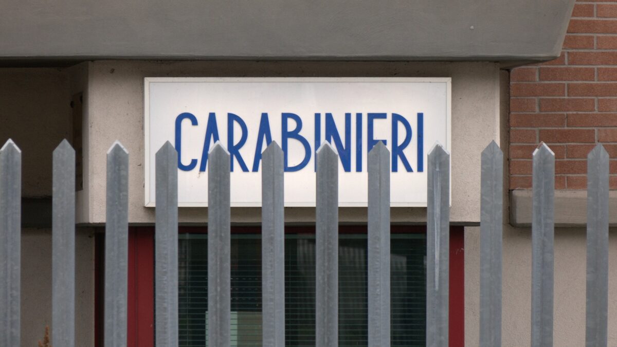 Levico Terme: Tenta di strangolare la convivente, arrestato dai carabinieri