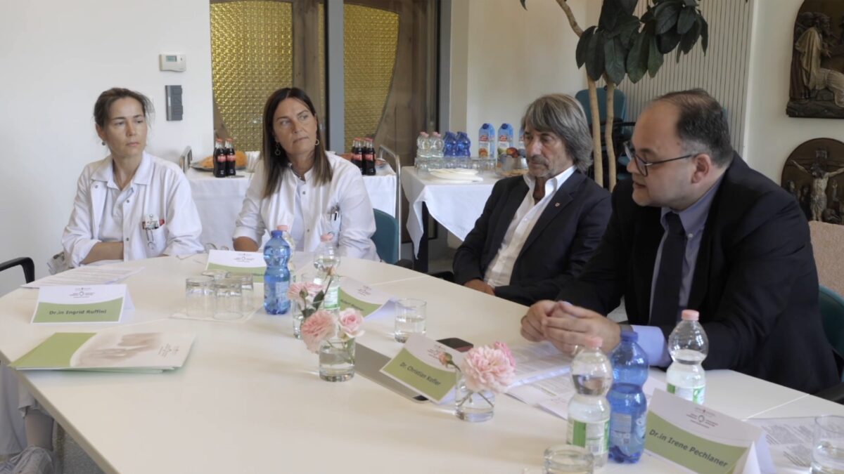 GUIDA FEMMINILE PER UROLOGIA E GERIATRIA A MERANO