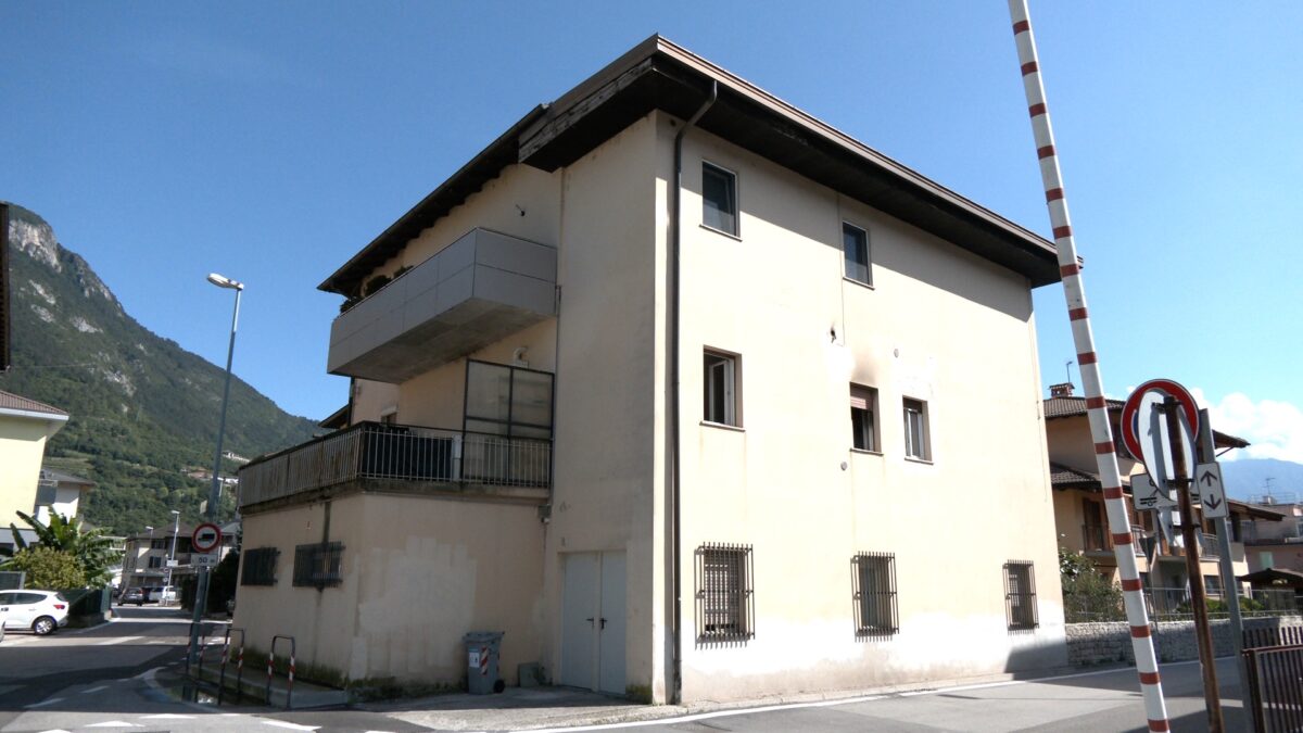 Trento: Incendio in una casa di via Canova, dieci persone evacuate