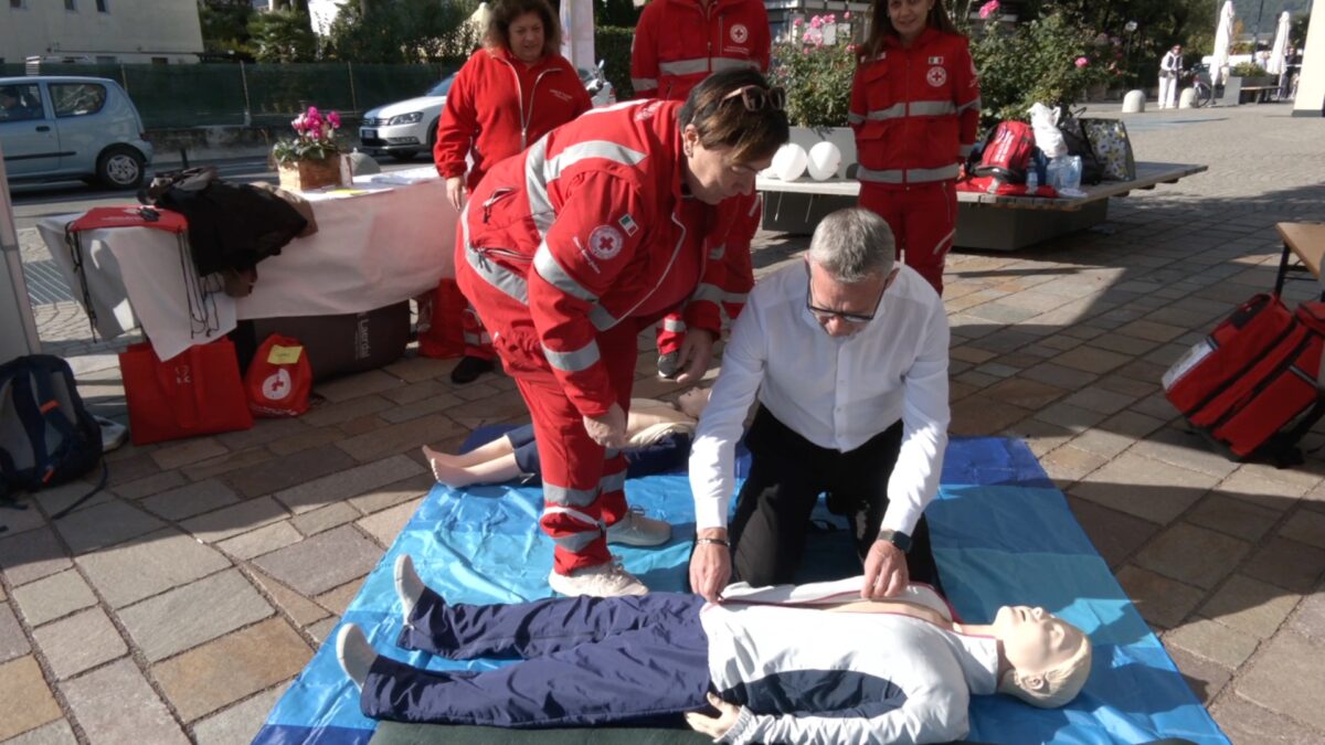 Manovra salvavita: Croce Rossa e Croce Bianca in piazza