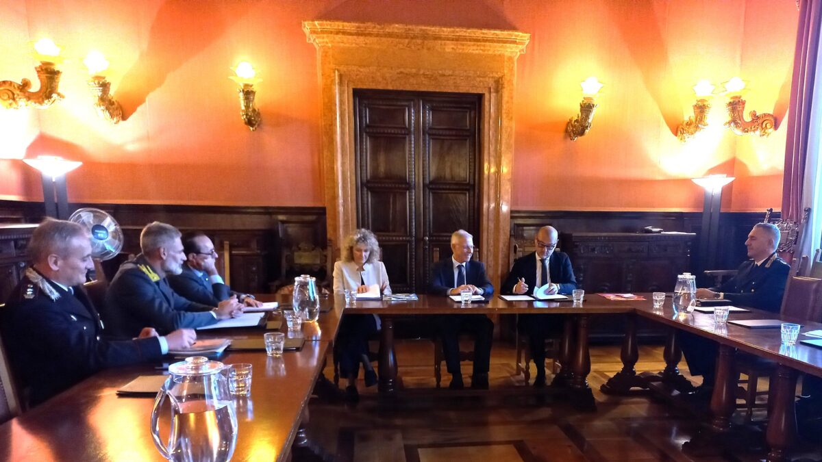 La-firma-del-protocollo-sul-Controllo-di-vicinato-1-scaled-aspect-ratio-1200-675