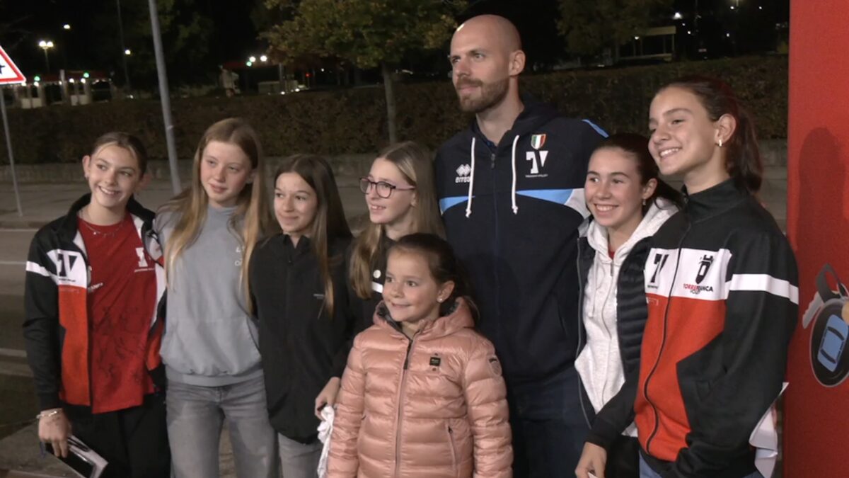 Serata di festa per i tifosi dell’Itas Trentino, che hanno potuto riabbracciare i loro campioni dopo l’estate