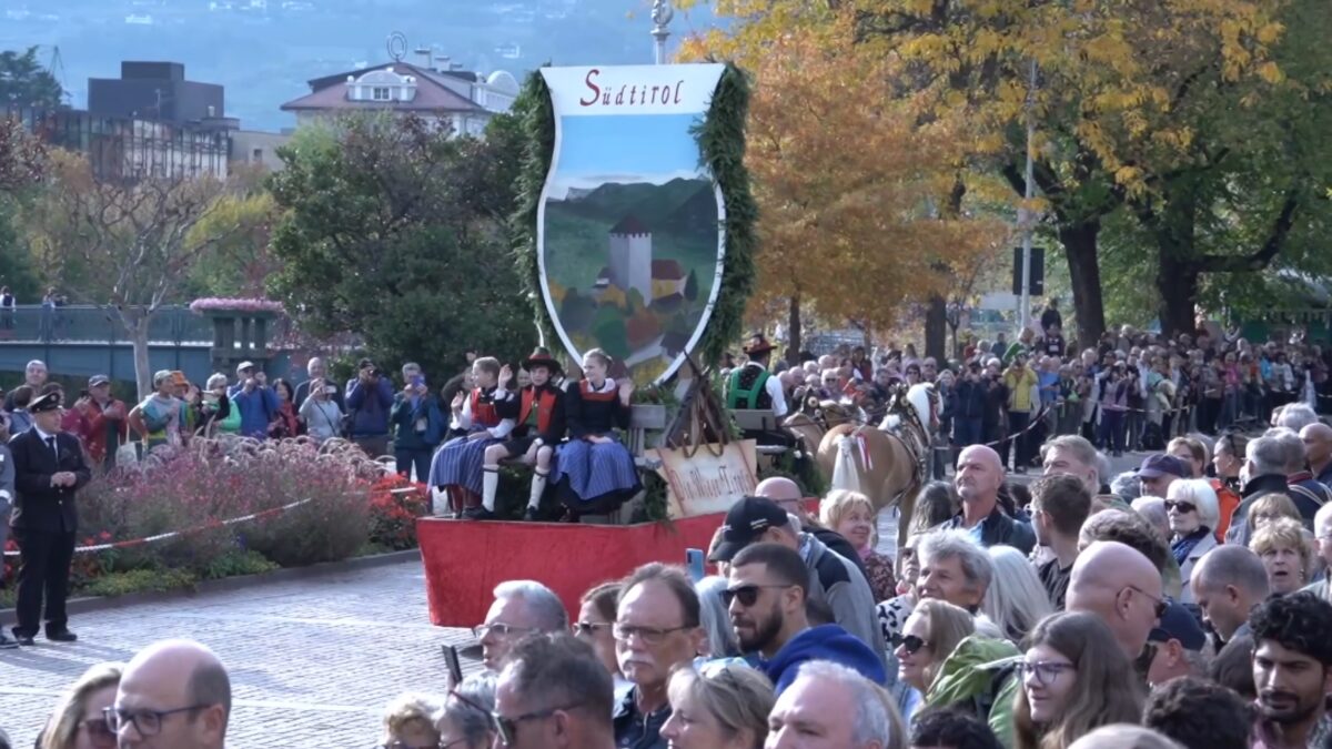Oltre 20 mila persone alla “festa dell’uva” di Merano