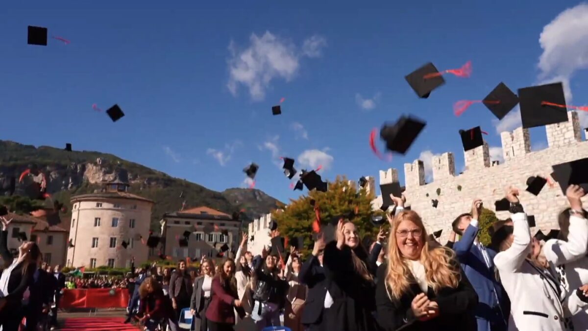 Trento, cerimonia di laurea per 468 neodottoresse e neodottori