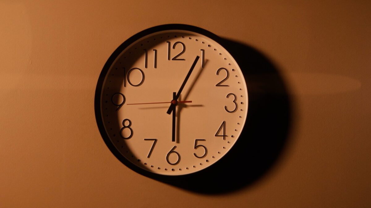 Torna l’ora solare, l’esperto: “Con ora legale risparmio minimo, ma è ancora utile”