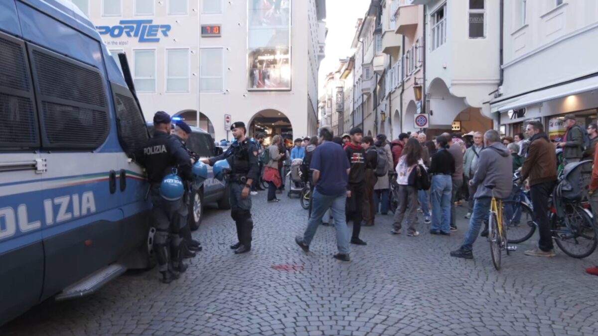 A Bolzano in piazza per la Palestina nonostante il divieto della Questura