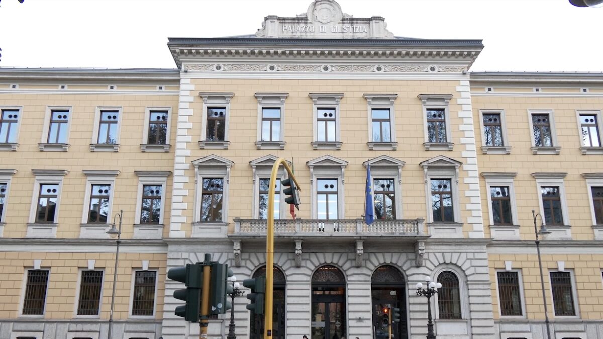 FOTO-bimba-molestata-aspect-ratio-1200-675