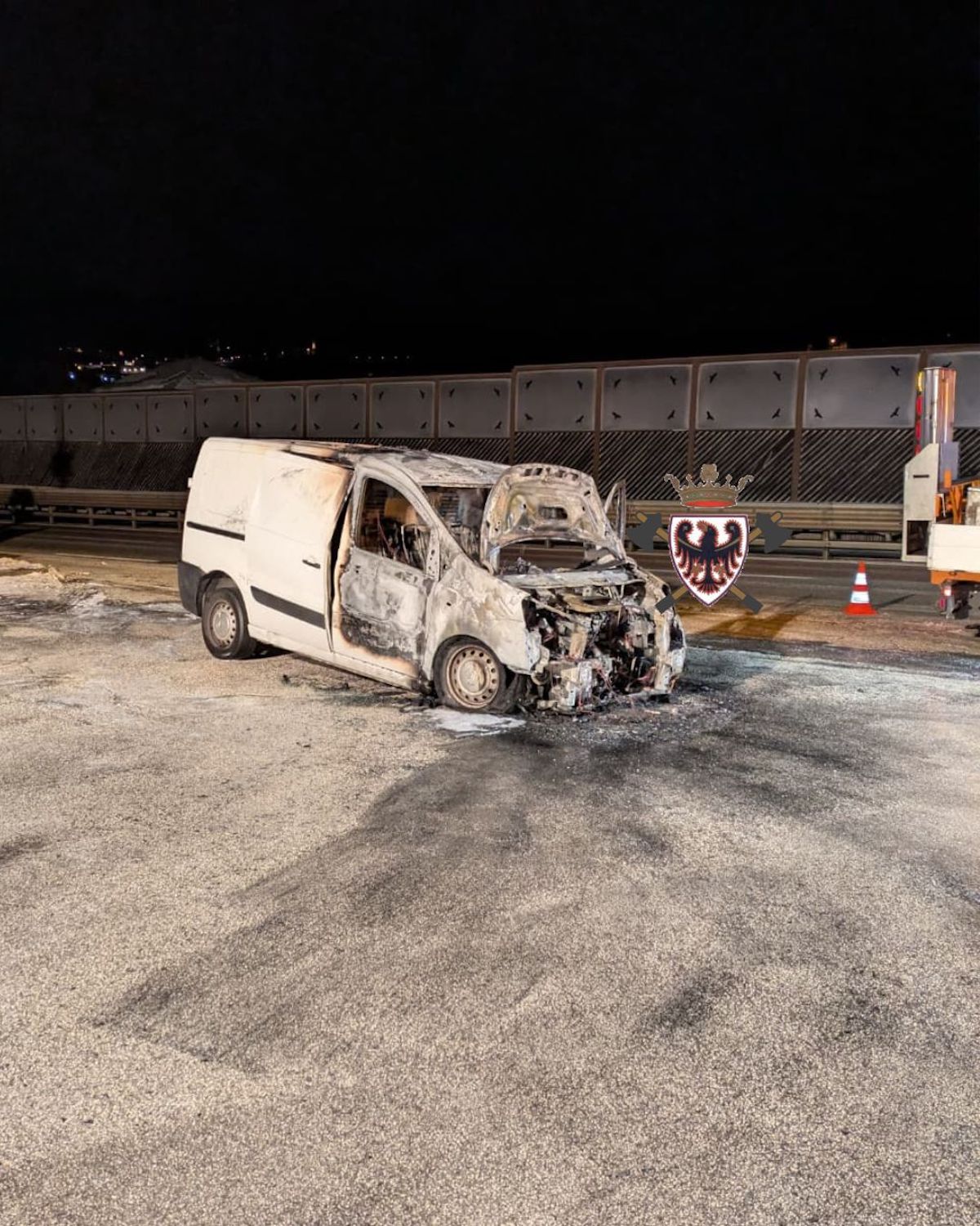 FOTO furgone in fiamme valsugana 3