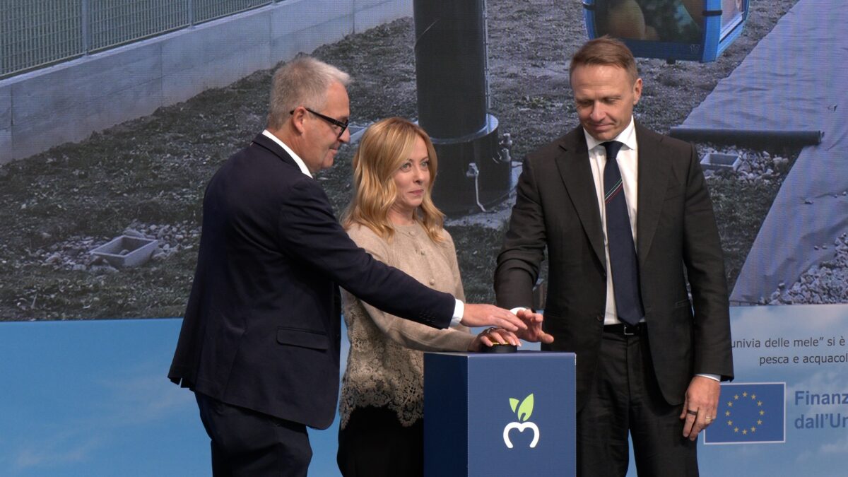 Giorgia Meloni inaugura la funivia delle mele in Val di Non