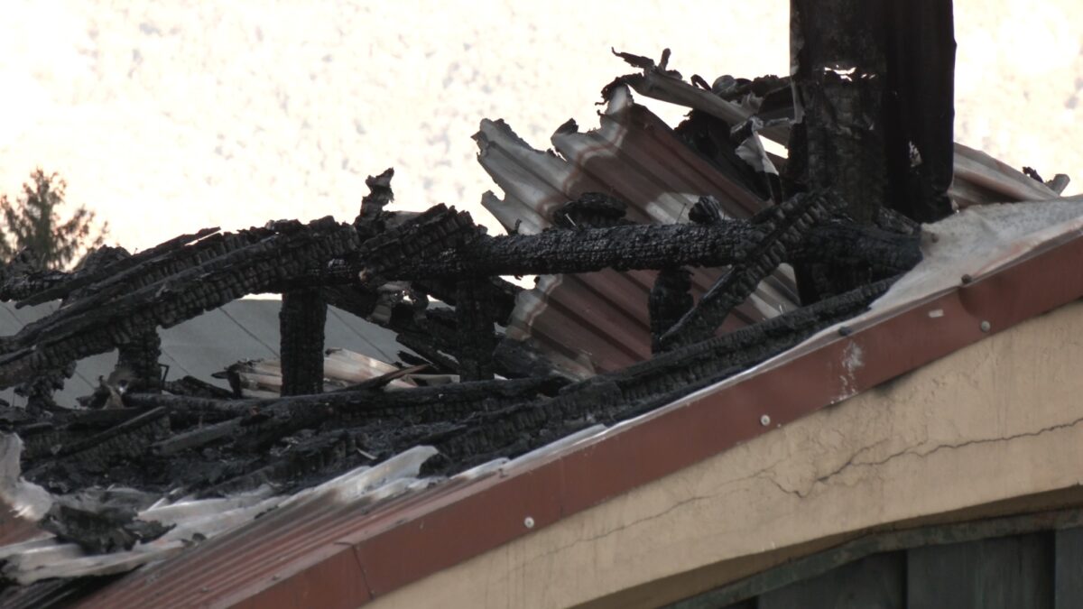 Sessanta pompieri per spegnere il rogo alle cartiere Fedrigoni di Riva del Garda