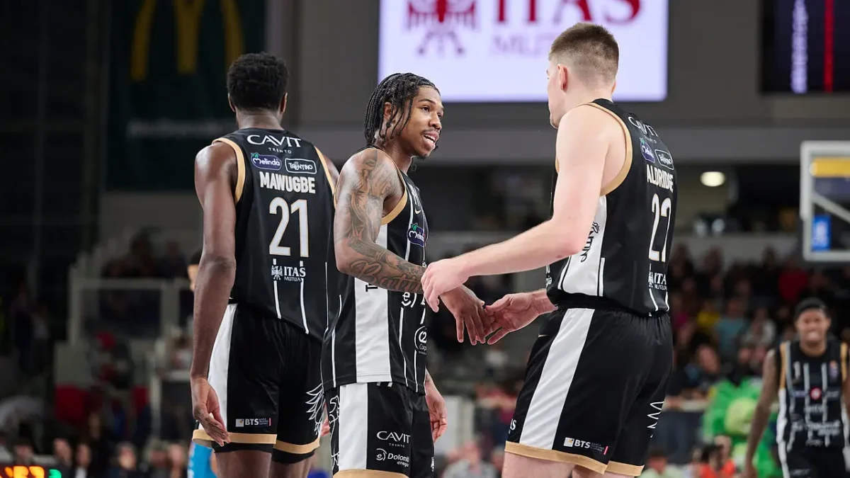 Aquila Basket sconfitta in casa da Napoli nella settima di campionato