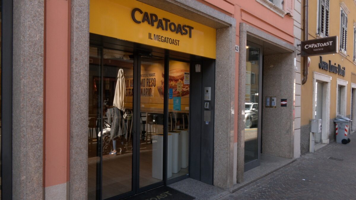 Spaccata con furto al “Capatoast” di Trento, è il terzo in pochi anni
