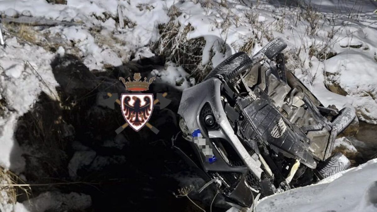 FOTO-auto-nel-rio-aspect-ratio-1200-675