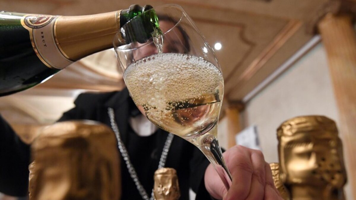 FOTO-cenone-capodanno-1-scaled-aspect-ratio-1200-675