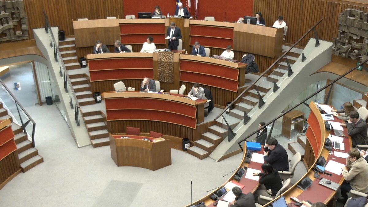 FOTO-consiglio-provinciale-aspect-ratio-1200-675