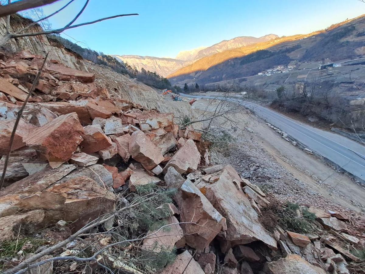 FOTO crollo porfido albiano