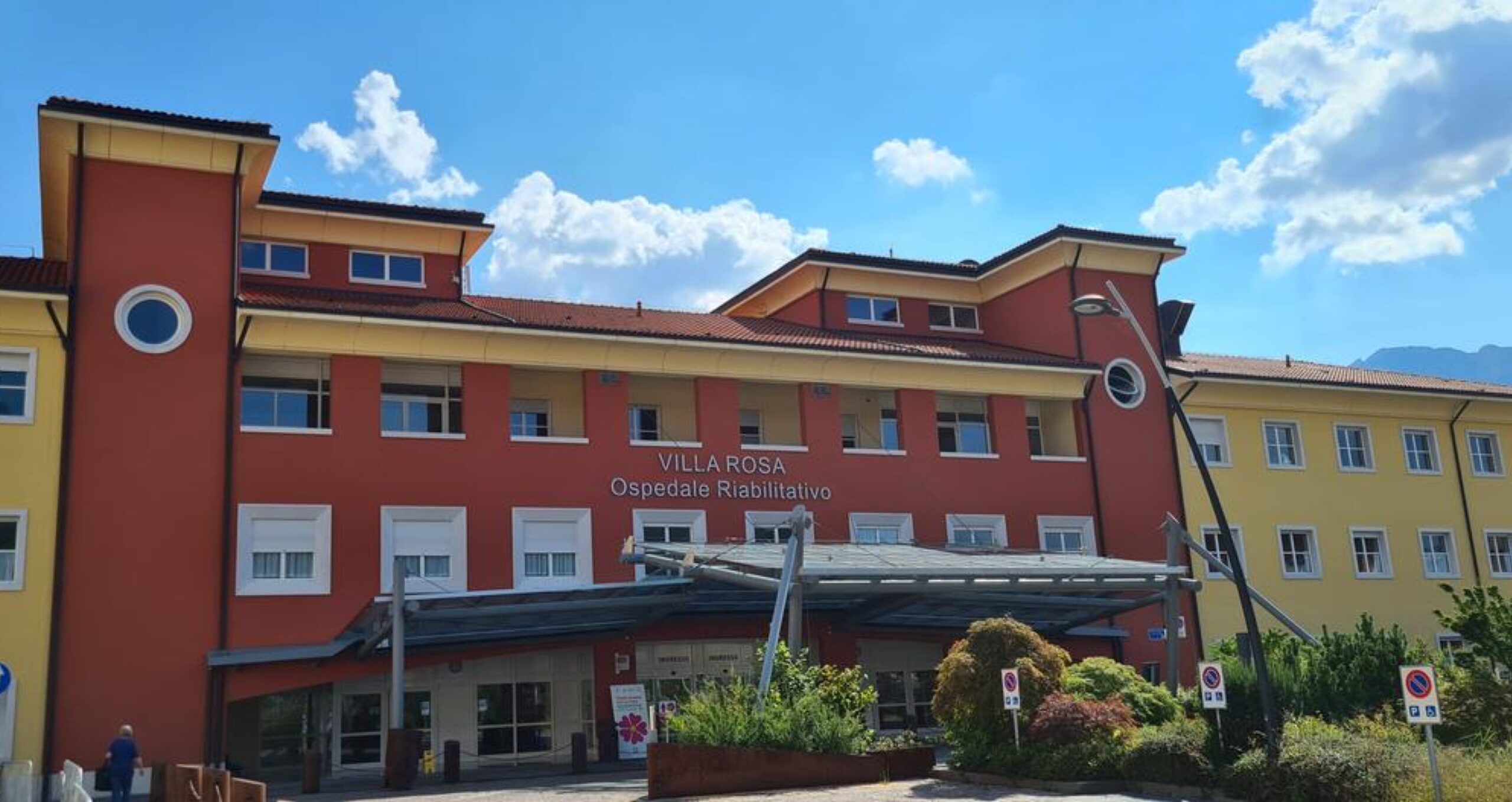 FOTO-villa-rosa-scaled-aspect-ratio-2174-1153