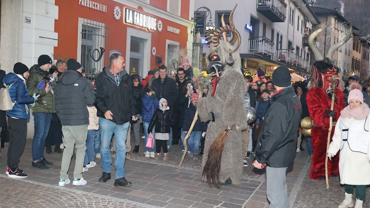 I Perchten hanno invaso pacificamente Pergine Valsugana