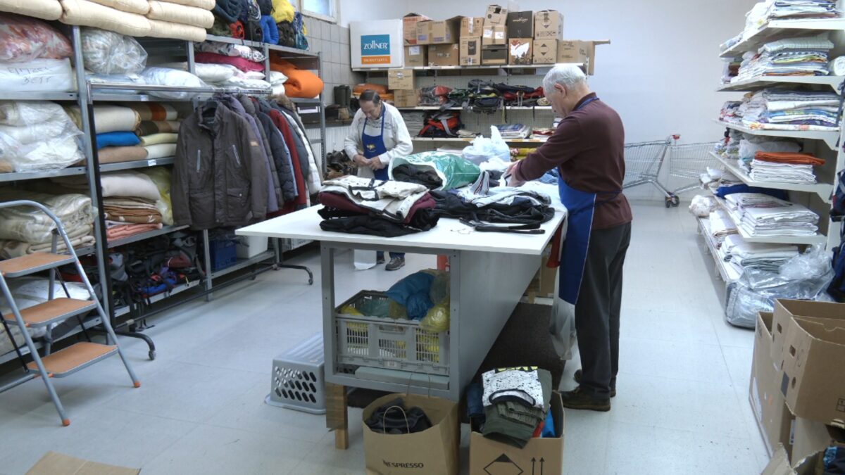 Sempre più persone si affidano al “guardaroba” della San Vincenzo