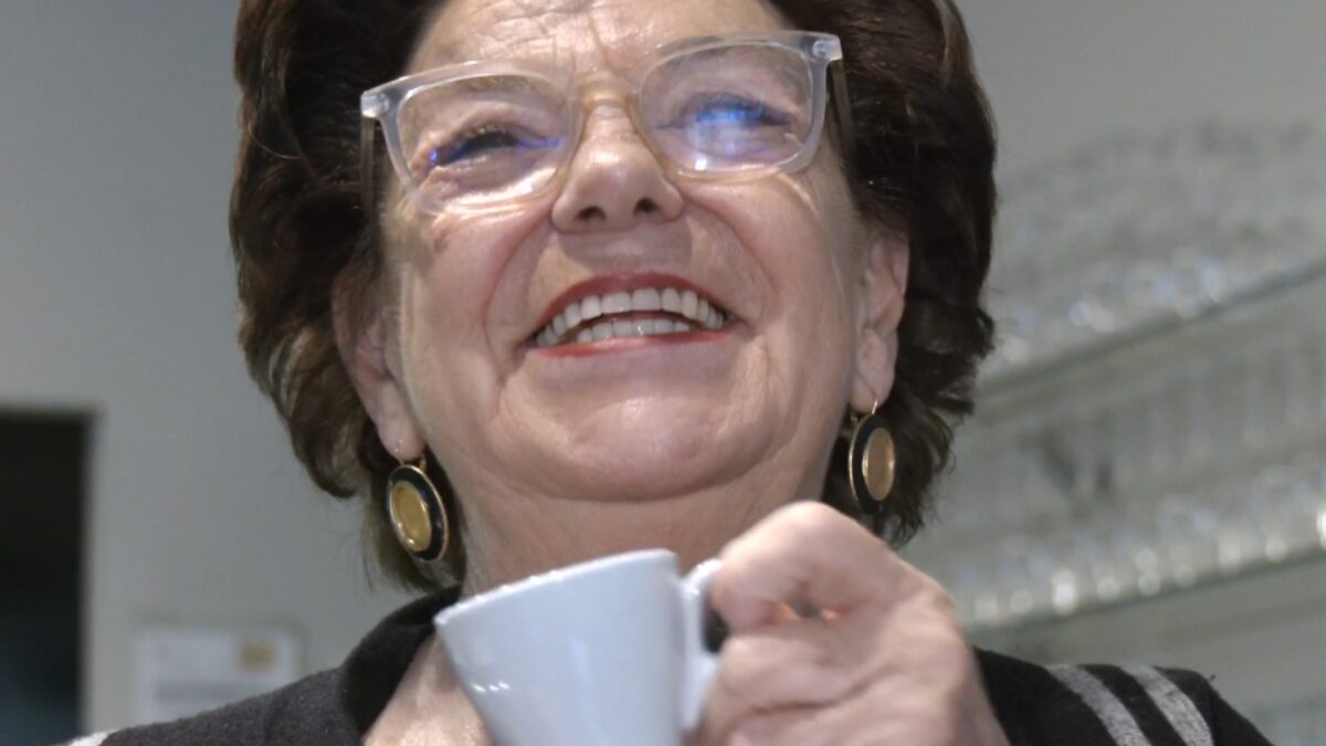 A 70 anni Annemarie lascia la guida del Theater Cafè