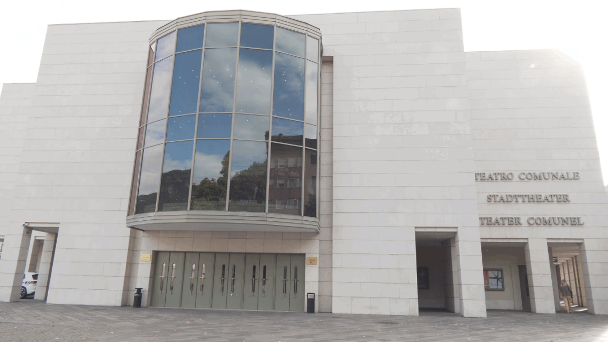 Protesta dei docenti, qualcosa si muove: ripartono gli spettacoli teatrali