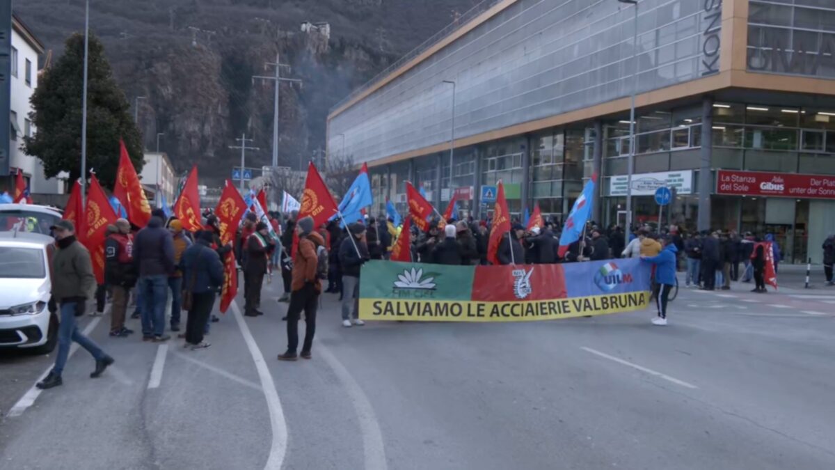 Acciaierie: in 1.500 sfilano per le strade di Bolzano