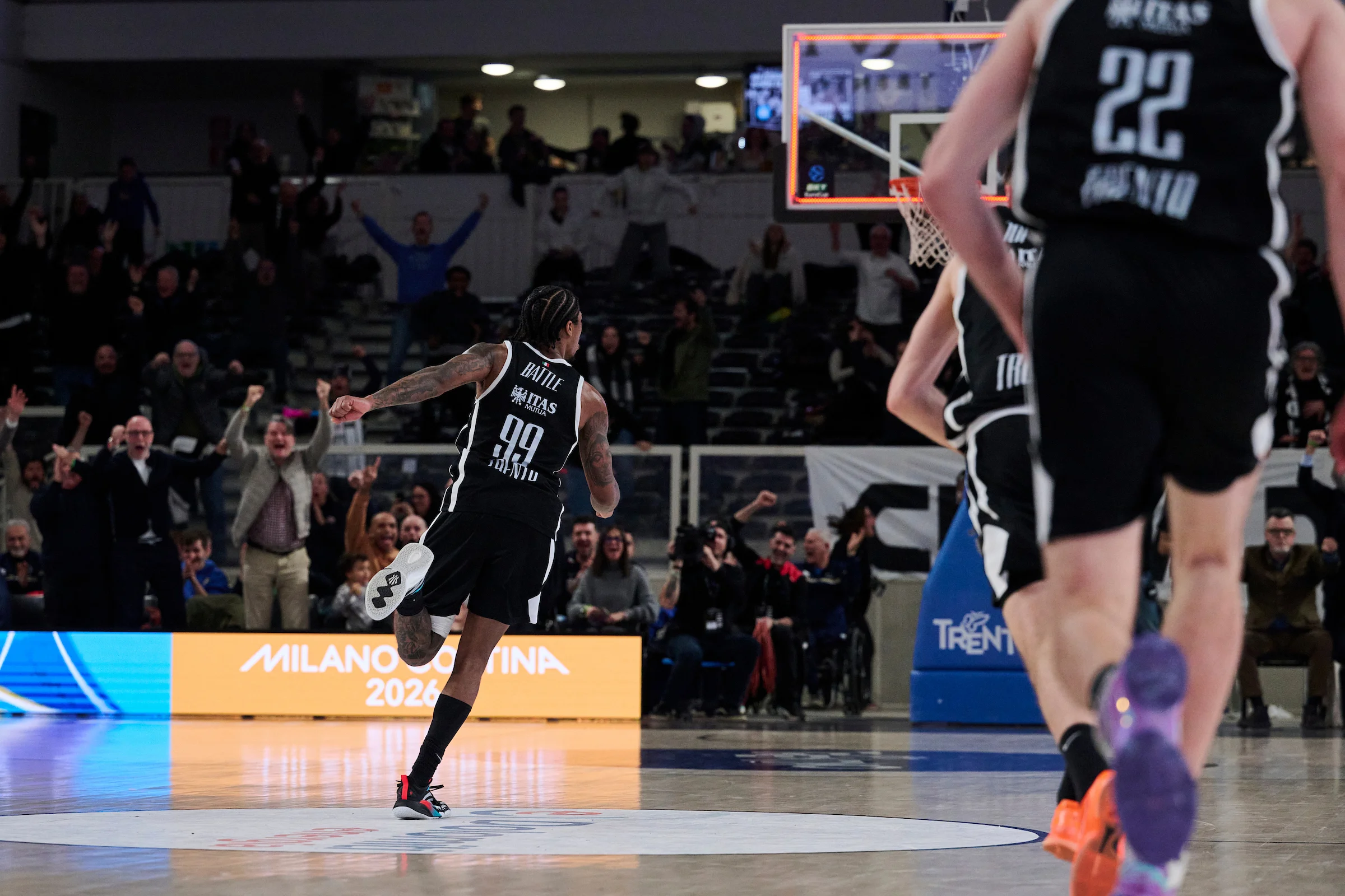 FOTO aquila vittoria panionions