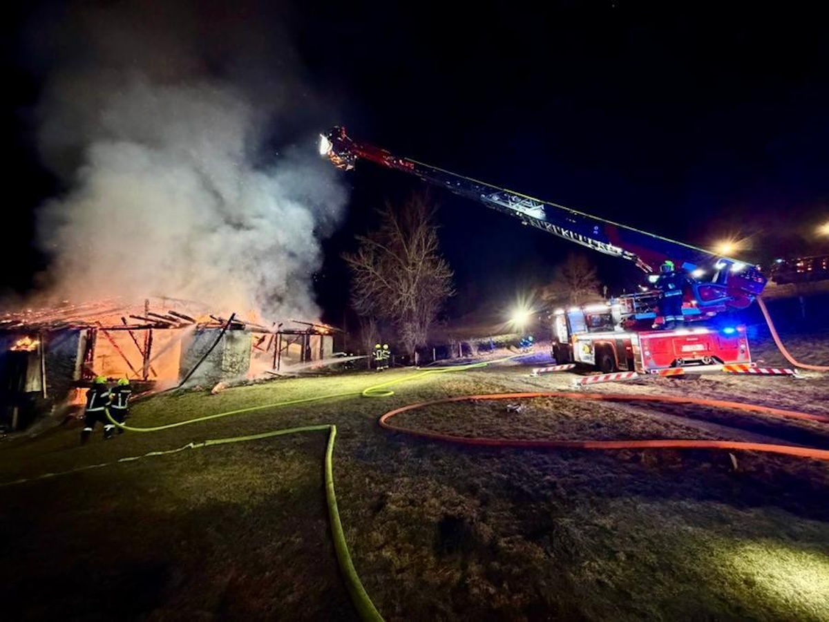 FOTO incendio fienile