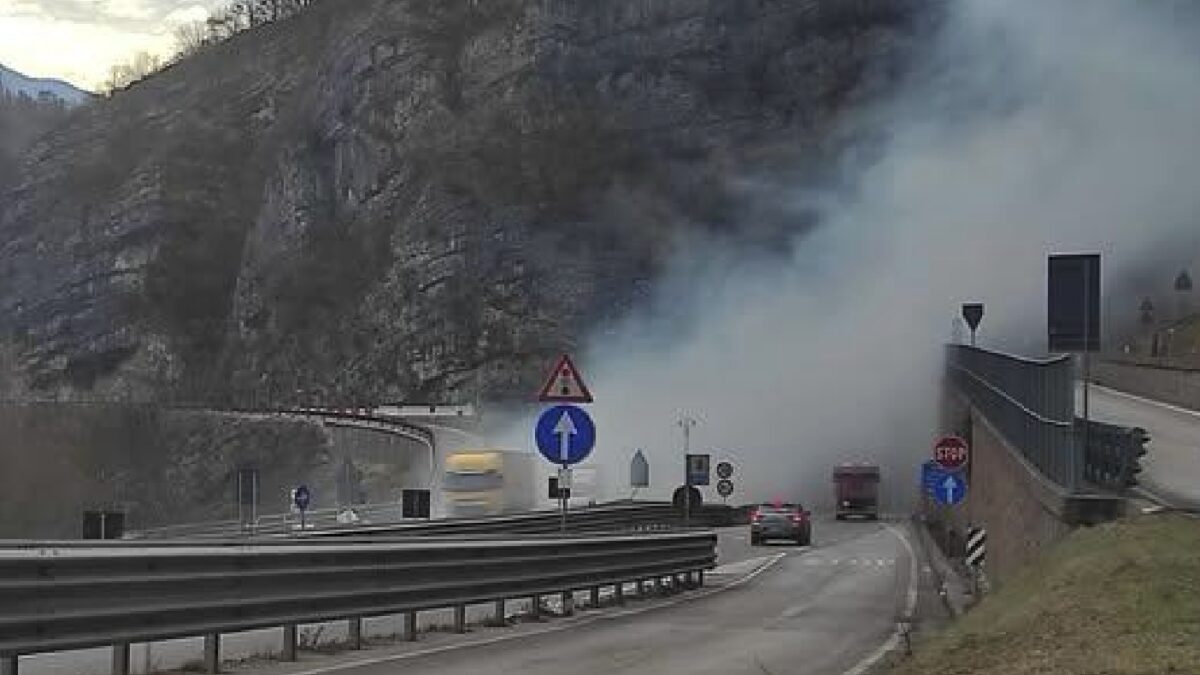 FOTO-incendio-galleria-crozi-aspect-ratio-1200-675