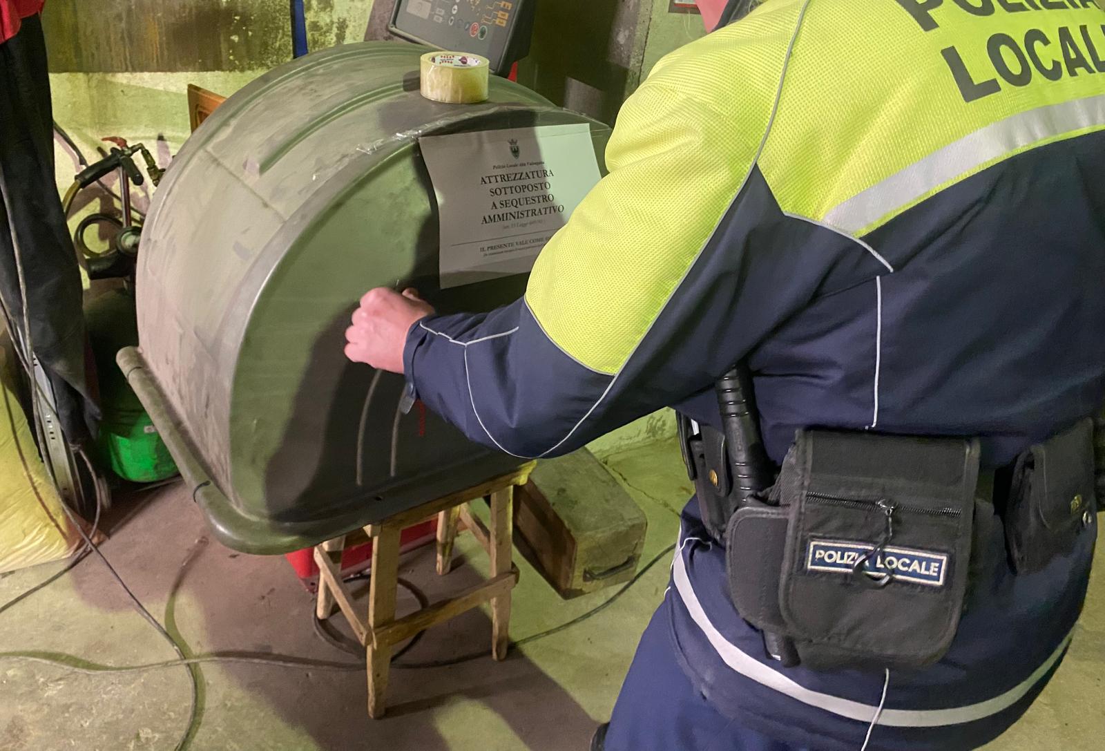 FOTO officina abusiva 1