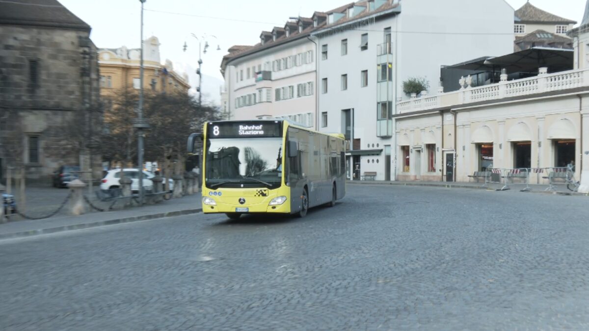 Bus, dal 15 giugno fermate in piazza Walther a Bz