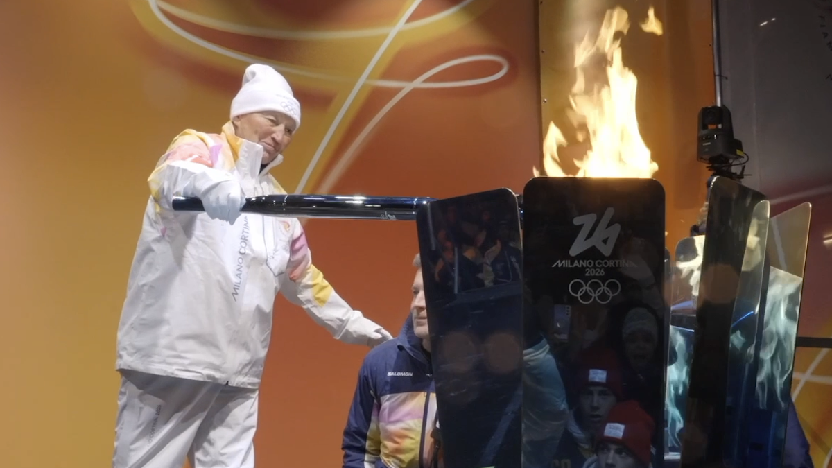 Franco Nones ha acceso il braciere olimpico a Cavalese. Oggi la fiaccola arriva a Trento