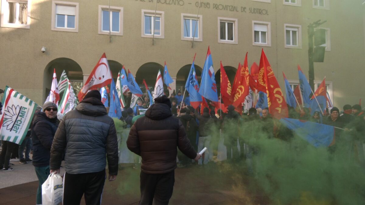 Bolzano: 1500 in piazza a sostegno delle Acciaierie