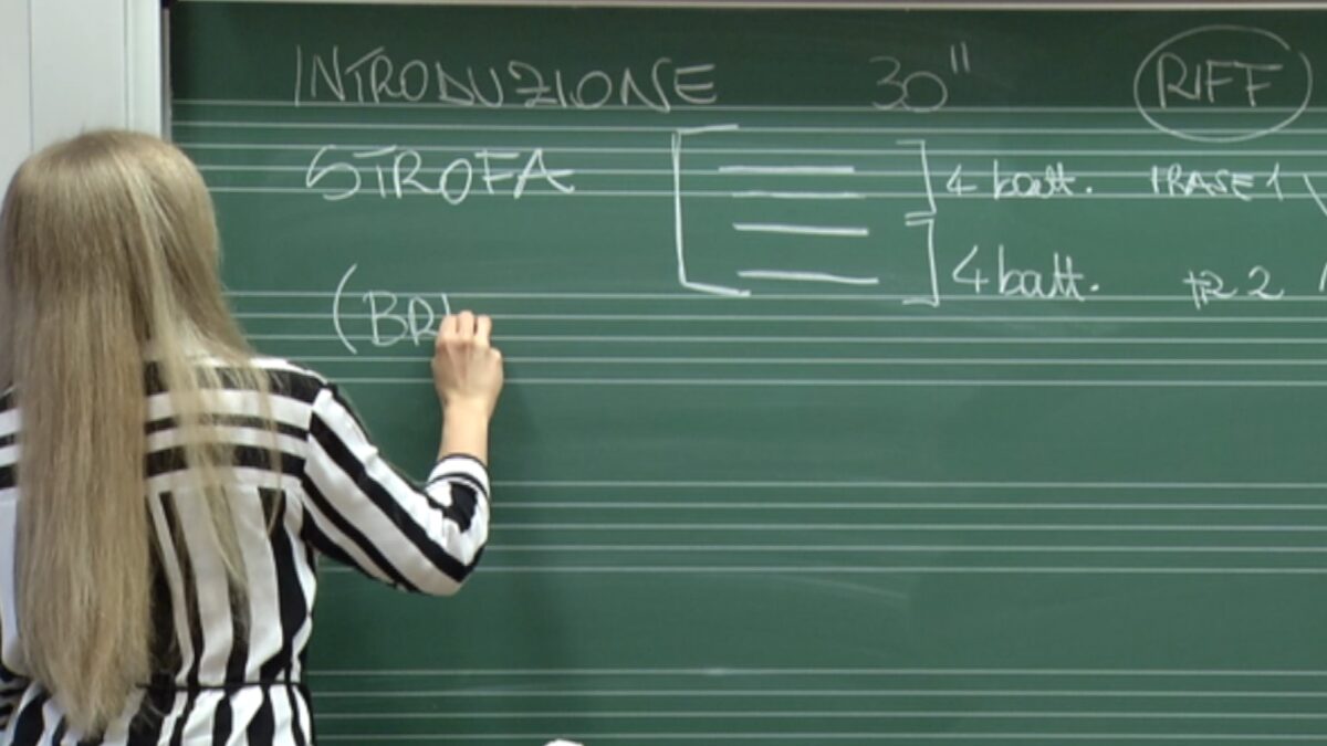 Scuola, l’appello dei sindacati: “Trattative più rapide”