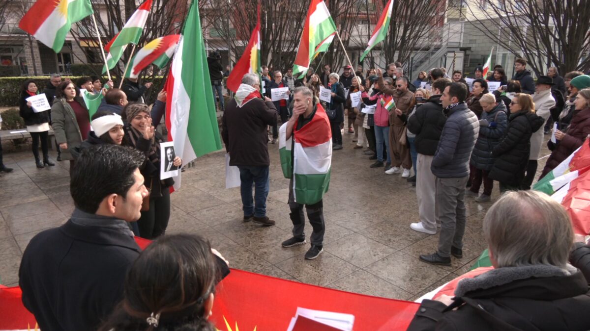 In piazza per l’Iran: a Bolzano tensione tra i manifestanti