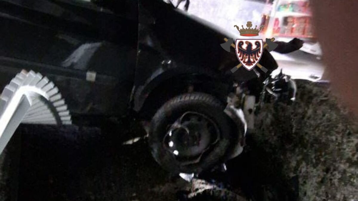 FOTO-auto-fuori-strada-1-aspect-ratio-1200-675