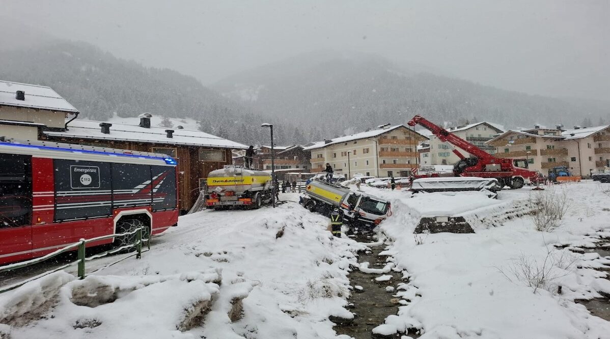 FOTO-autocisterna-pozza-aspect-ratio-1198-666