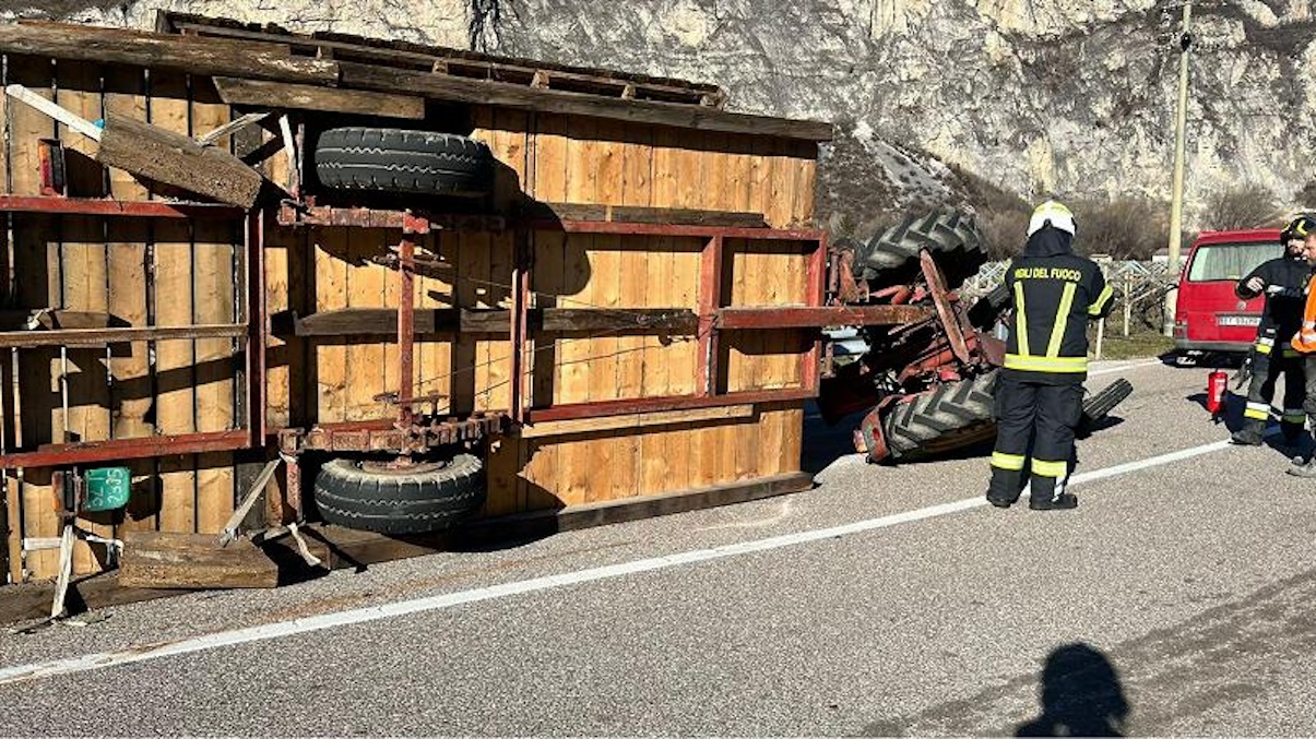 FOTO carro rovesciato