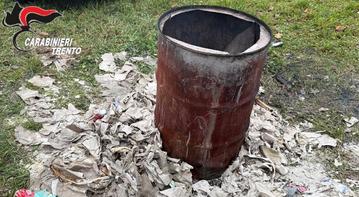 FOTO-rifiuti-bruciati-3-aspect-ratio-1226-676