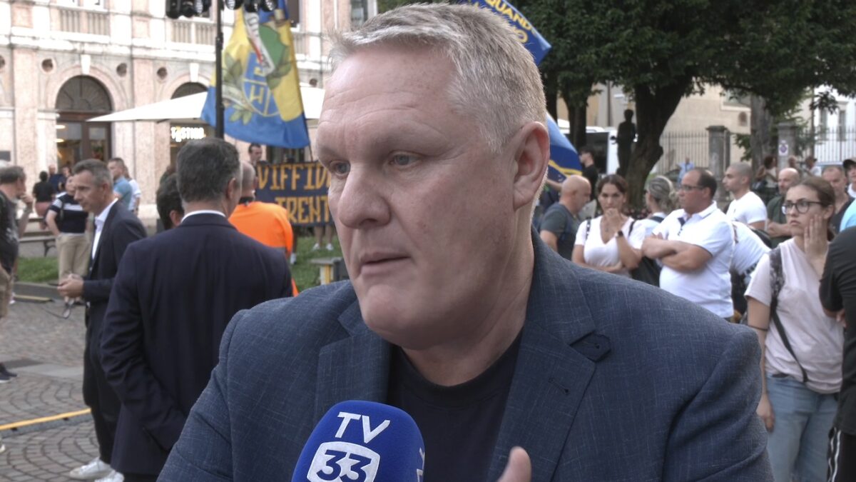 FOTO-striscione-Giacca-02-aspect-ratio-1200-675