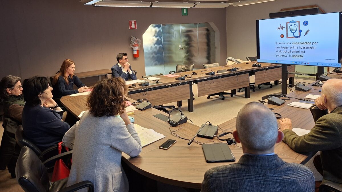 FOTO-tavolo-valutazione-leggi-2-aspect-ratio-1200-675