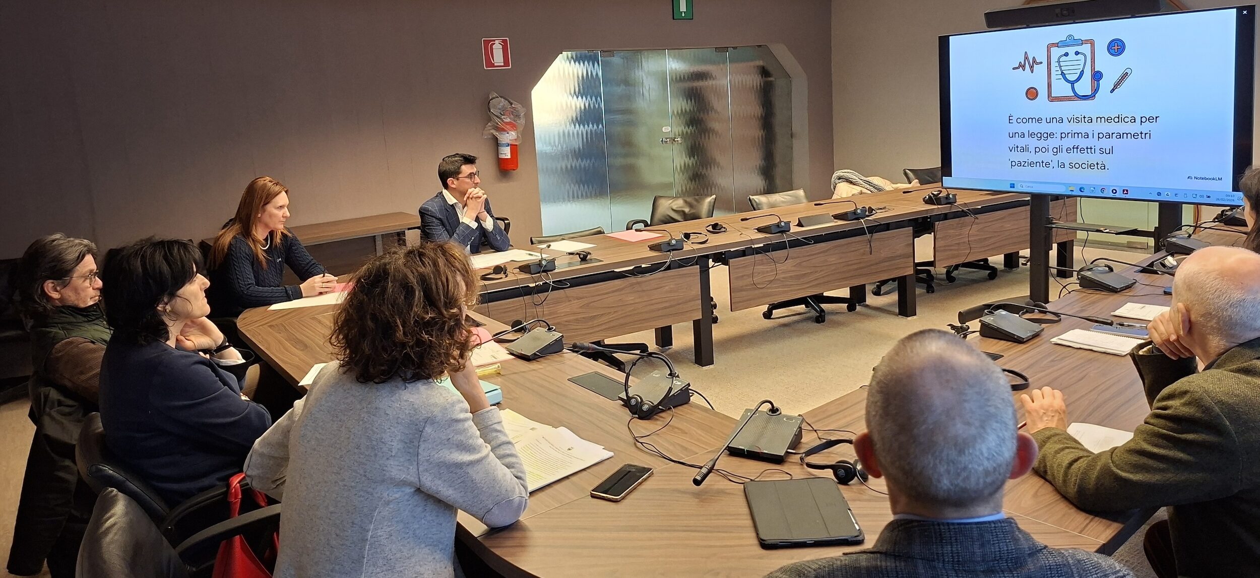 FOTO-tavolo-valutazione-leggi-2-aspect-ratio-2500-1147